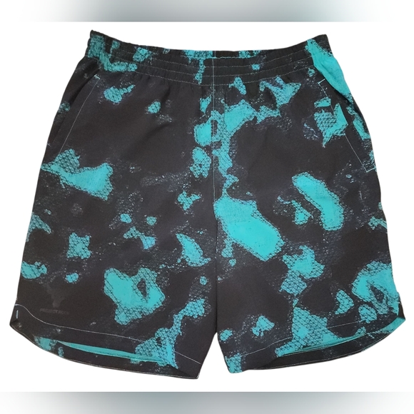 Under Armour Woven Shorts, Boys XL - Picture 1 of 4